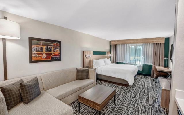 Holiday Inn Express & Suites Hayward by IHG