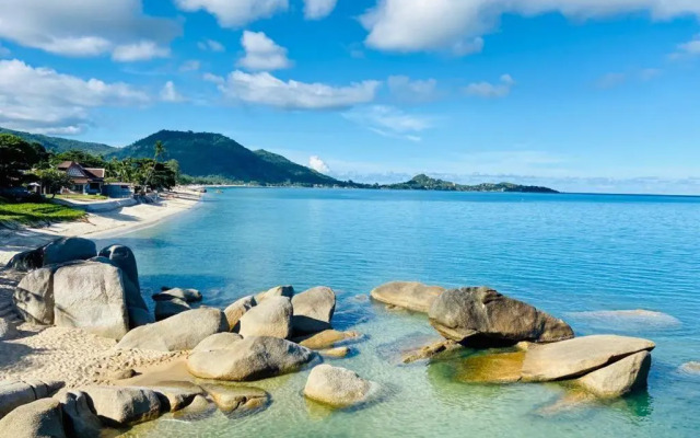 The Dinky Rock, Lounge Beach Club & Spa Hotel