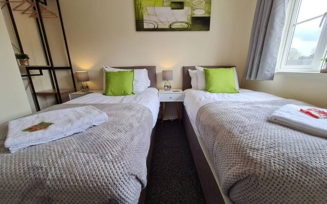 Cosy House with Parking RWC by Passionfruit Properties