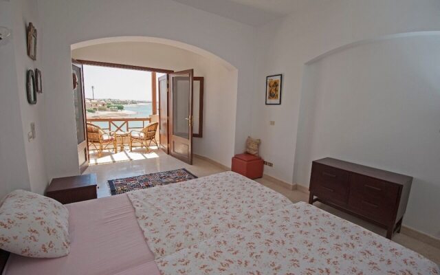 Apartment Overlooking Pool & Lagoon
