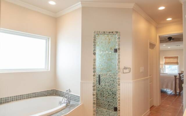 Salt and Horns - 4 Br Home