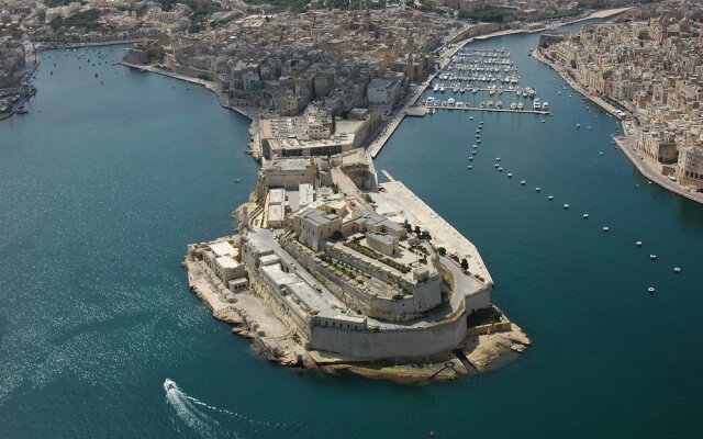 Valletta Grand Harbor Sailing Boat