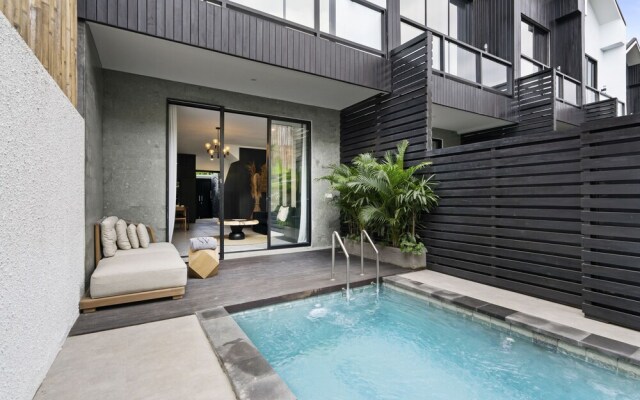 Sunny Nelayan Villa by Betterplace