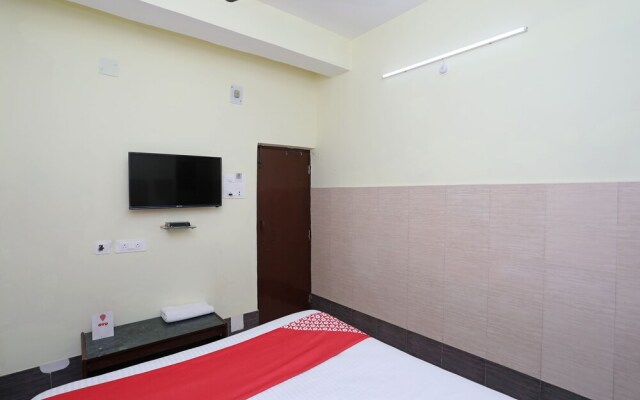 Oyo 28355 Hotel Raj Mahal