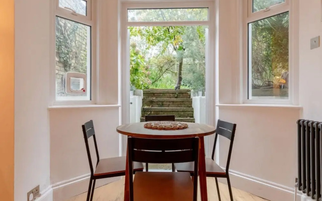 Newly Refurbished 2BD Flat - Wimbledon Village!