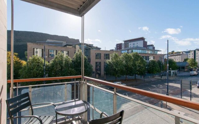 379 Luxury 3 Bedroom City Centre Apartment With Private Parking and Lovely Views Over Arthur s Seat
