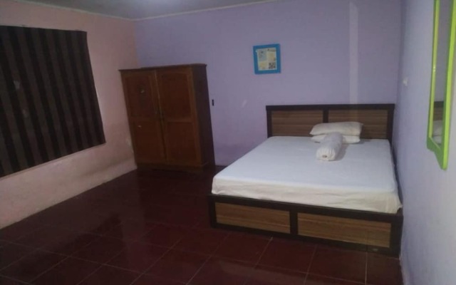 Hotel O Yellow White Guesthouse Palu