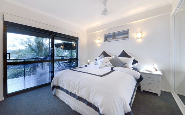 Crusoe's Beach House Ocean Views