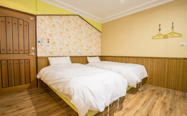 N. Castle Hotel