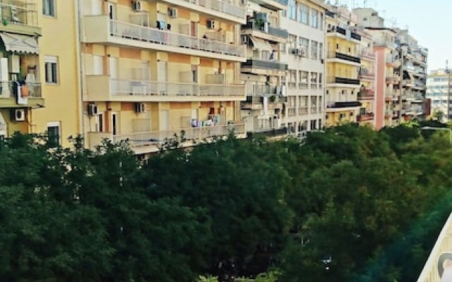 Monad Apartments Karaoli