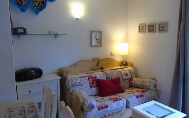 Lou Services Apartment CHAR9 LSI 001