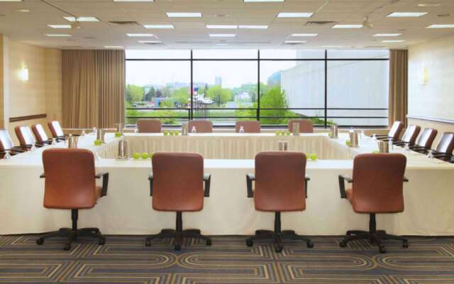 Doubletree by Hilton Bloomington - Minneapolis South