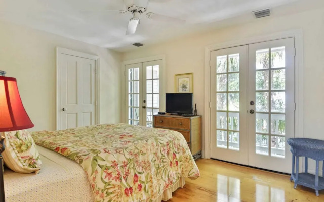 Easy Livin' by Avantstay Key West Home w/ Pool & BBQ Week Long Stays Only