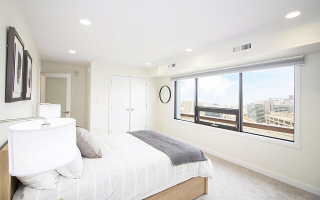 Luxurious 2 bed 2 Bath Penthouse on 23rd Floor PH1 Downtown