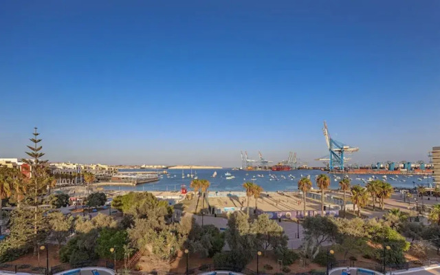 Gem Beachfront Apt With Amazing Bay and Sea Views