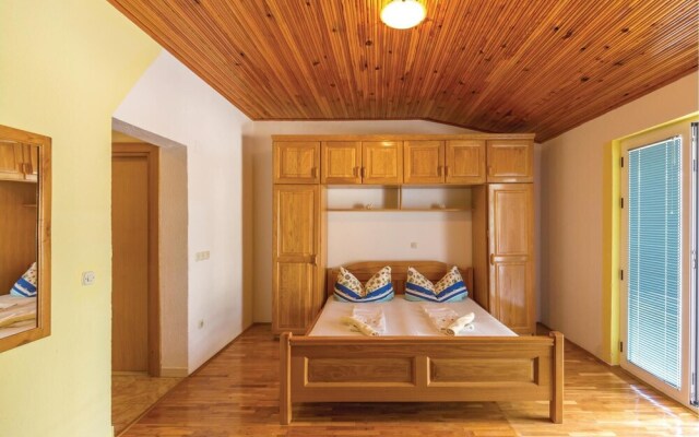 Nice Home in Makarska With Wifi and 2 Bedrooms