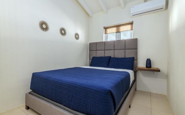 NEW 5BR Villa w Pool Patio Great Location