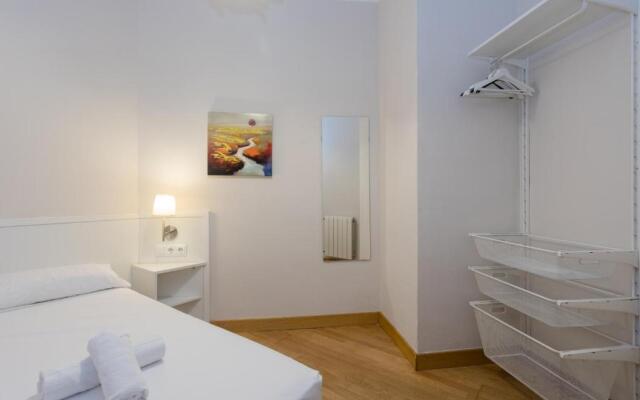 Sagrada Familia - Gaudi Apartment