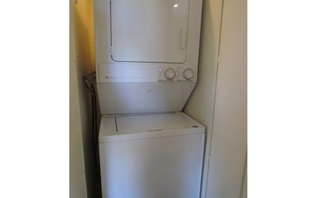 Next to Four Season Hotel, Luxury Apartment