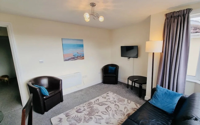Beachside Home - Sleeps 5, Garden, Parking & Pets