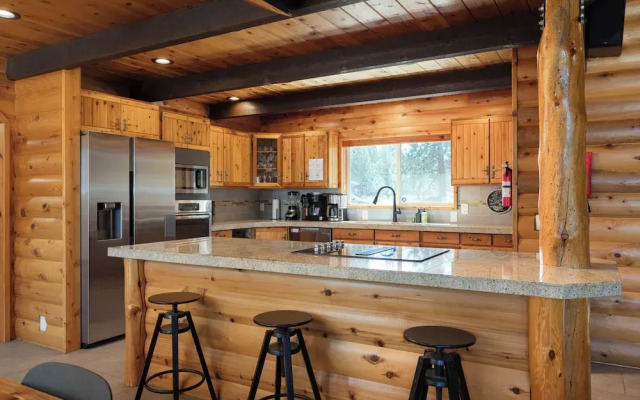 High-end Cabin 3BR 30min to Hoodoo Ski