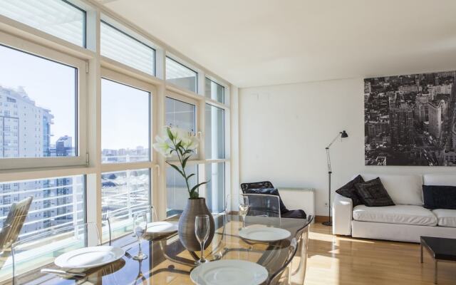 Rent4Rest Lisbon 17th Floor River View Apartment