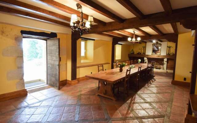Lavish Villa on an Exclusive Estate in Liorac-sur-louyre With Pool