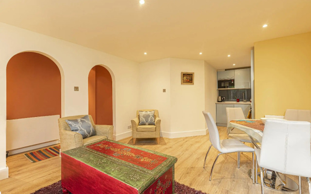 Charming 2 bed with garden in Notting Hill
