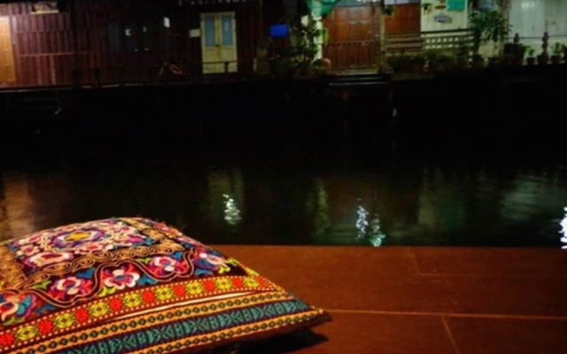 Bang Luang House