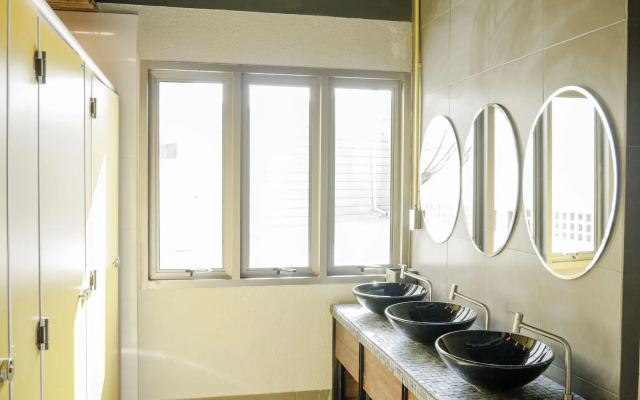 Whereder Poshtel - Hostel