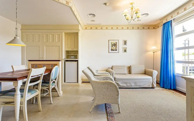 Suite com cozinha dentro de hotel ILCTOP