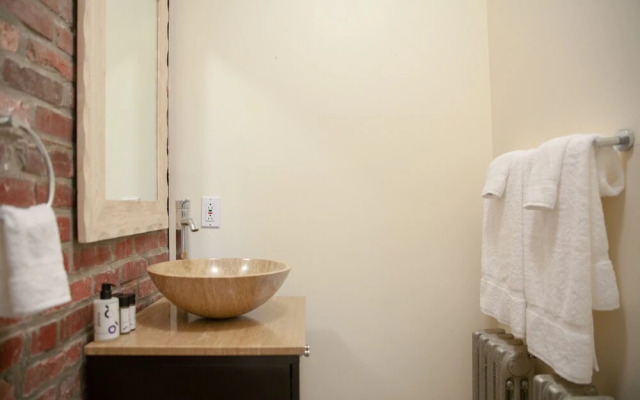 Domio Rittenhouse Square Charming 3BR Duplex + Deck