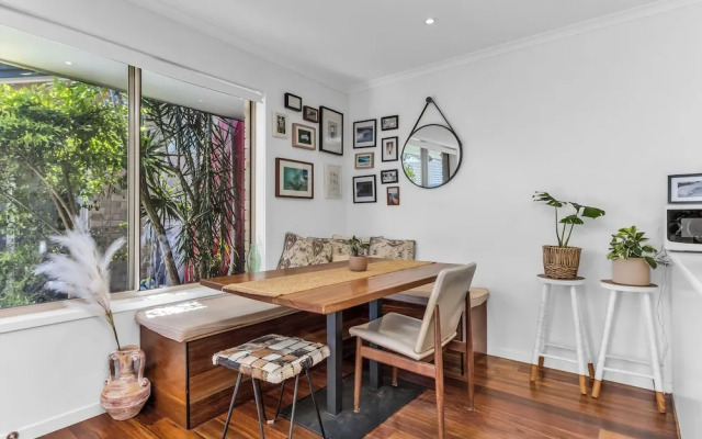 Kirra Shores Coastal Hideaway