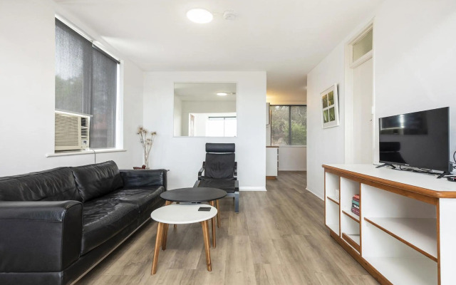 Apartment 201 - Fremantle studio apartment with ocean and harbour views