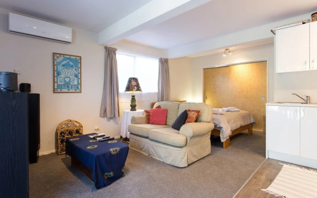 Cool little bedsit. Great holiday base.