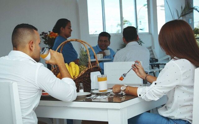 Hotel Travelers Sport