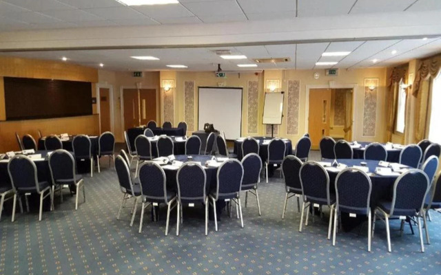 Dancenter East Midlands Airport