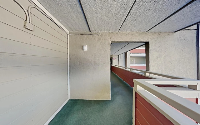 Spacious 2 BR Units at 1849 Condos With Free Pool, Parking & Wifi