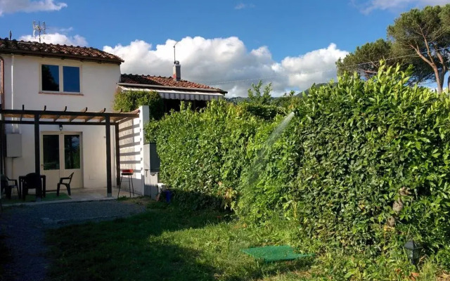Lucca Marlia Garden