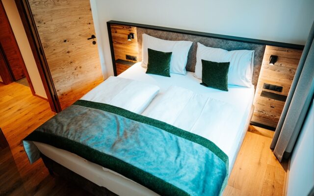Large Apartment With Balcony & Terrace on Ski Slope