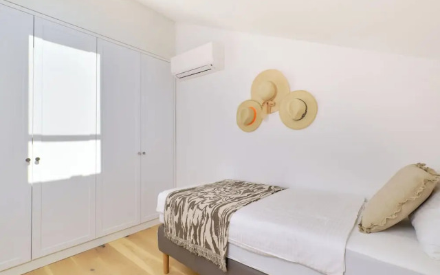 Charming Island Villa Alba