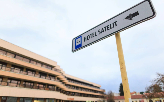 Hotel Satelit