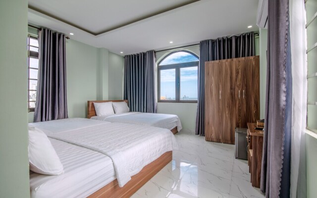 Lucky Hotel by OYO Rooms