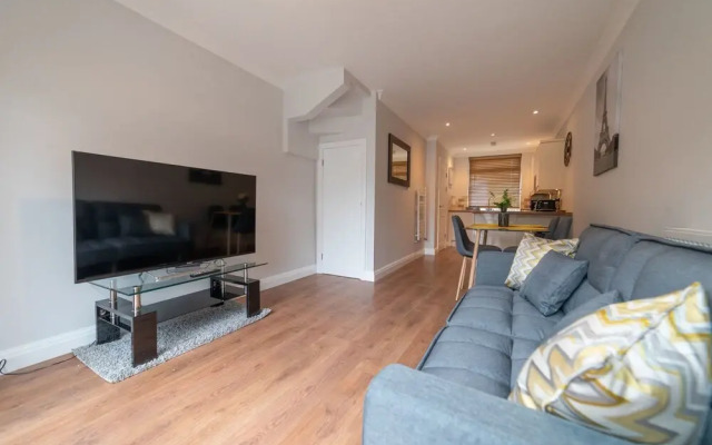 The Elk Suite Sasco Apartments