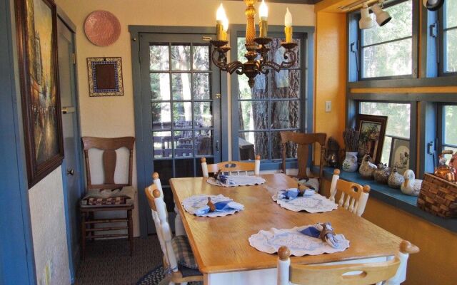 Strawberry Creek Inn Bed & Breakfast