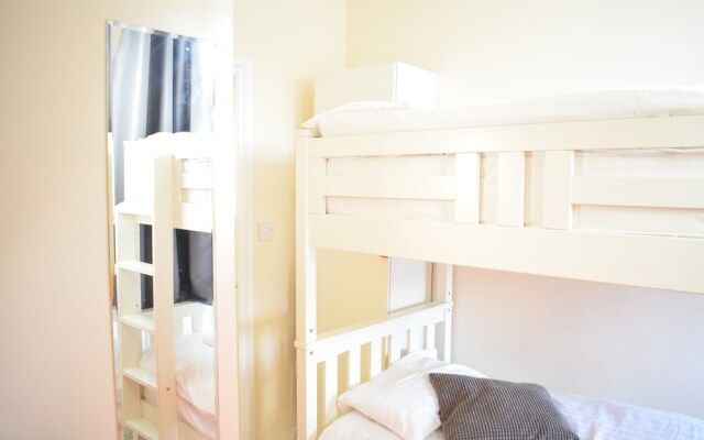 2 Bedroom Flat In Central London