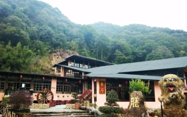 Utop Primeval Forest Resorts