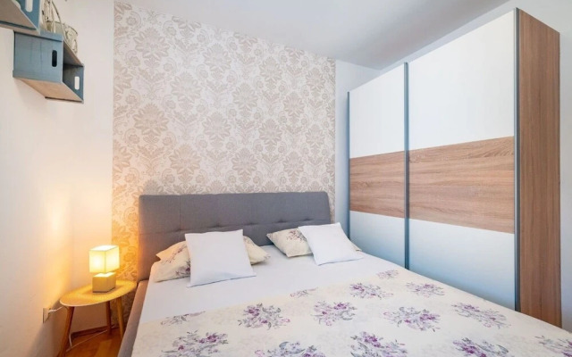 San - Comfortable and Great Location - A1