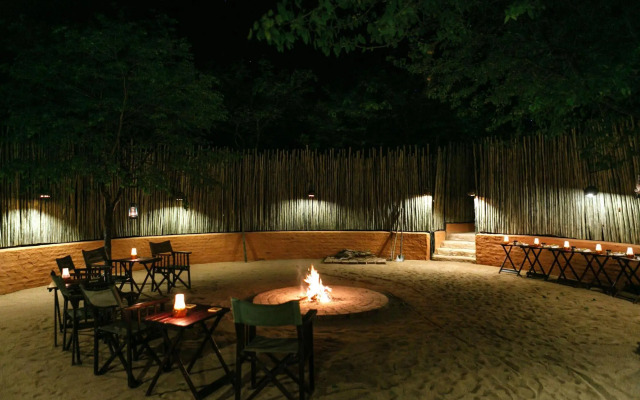 Mopane Bush Lodge