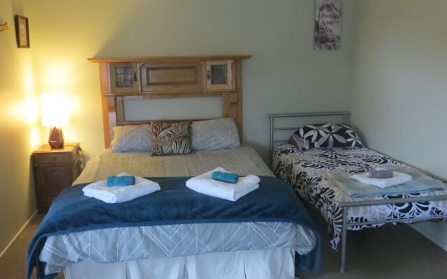 Koru Beach Cabin & B&B Homestay